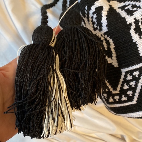 Black and White Butterfly Pattern Large Wayuu Drawstring Crossbody Mochila Bag - Picture 9 of 11